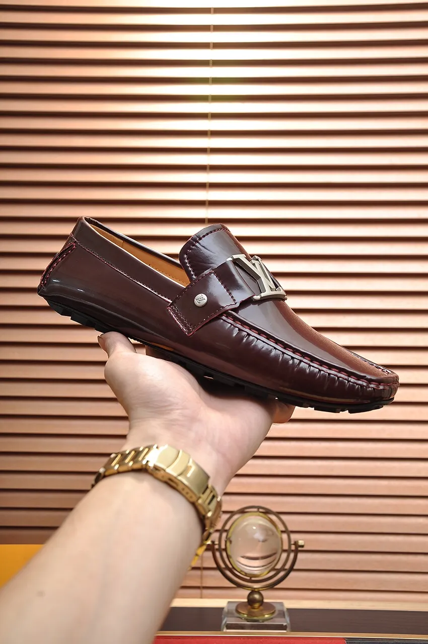 Men's men's shoes 💰420💶 [LV Doudou shoes] (water-dyed cowhide lining) new model is on the market, available on the official website. The new Doudou shoes are processed into single-color materials, and the uppers are made of imported horsehide leather. The body of the shoe is fully hemmed with mark thread, and is lined with imported original cowhide leather. The elegant shoe shape is super suitable for all-matching, and the size is 38-44.